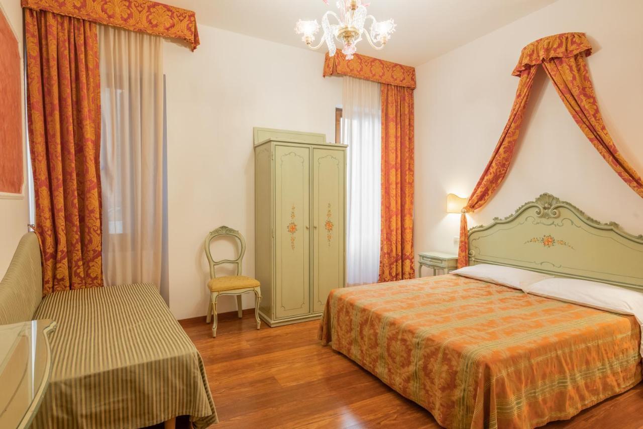Hotel Al Sotoportego เวนิส ภายนอก รูปภาพ
