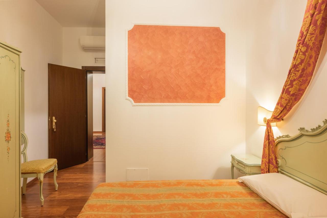 Hotel Al Sotoportego เวนิส ภายนอก รูปภาพ