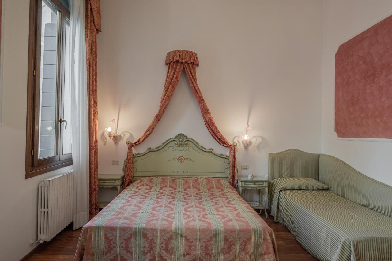 Hotel Al Sotoportego เวนิส ภายนอก รูปภาพ