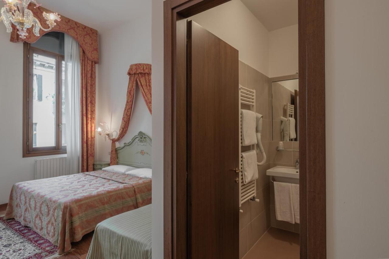 Hotel Al Sotoportego เวนิส ภายนอก รูปภาพ
